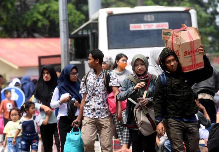 Ilustrasi Pemudik berdatangan di Terminal Kampung Rambutan, Jakarta. [Akbar Nugroho Gumay ANTARA FOTO]