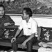 Menpangad Letjen TNI Soeharto menerima delegasi KAMI (Kesatuan Aksi Mahasiswa Indonesia), salah satu organisasi anti-komunis. (Perpusnas RI).