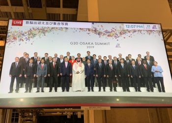 Presiden Jokowi berfoto bersama pemimpin negara lain di KTT G20. [Detik]