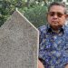 SBY menatap makam sang istri, Ani Yudhoyono (Instagram)